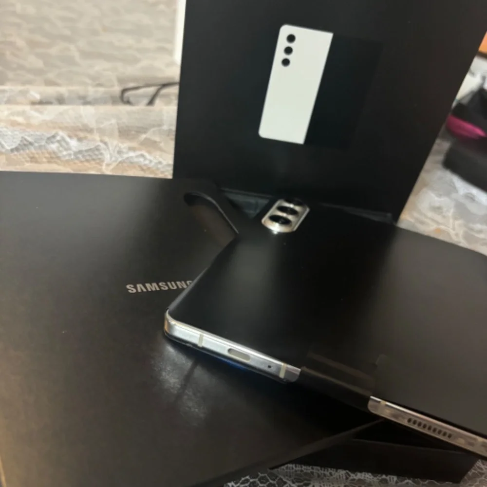 Samsung Galaxy ZFold 5 cream -unlocked 256 GB